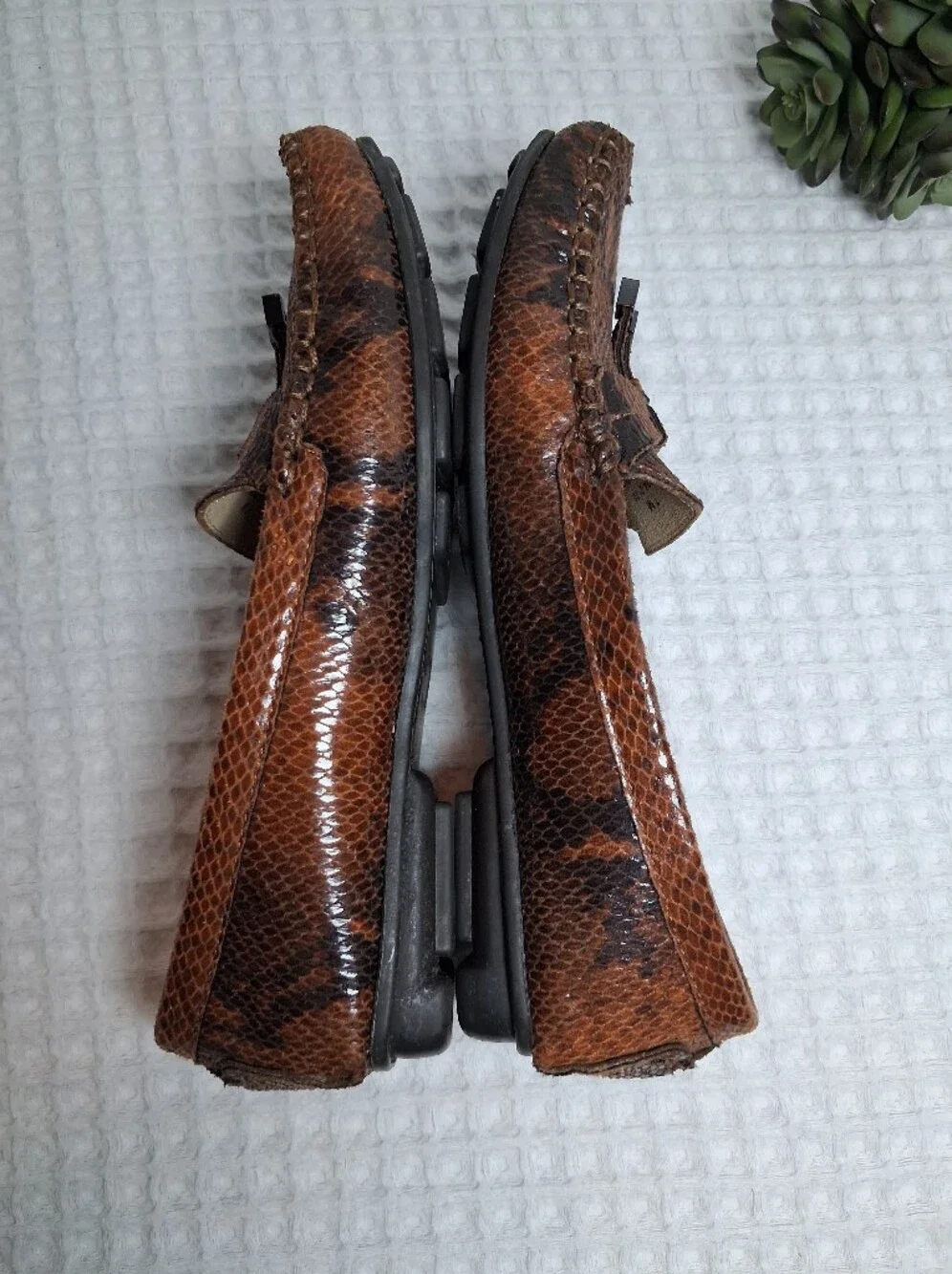 Liz Claiborne Womens Brown/Tan Faux Snakeskin Loafer/Mocassin Size 7